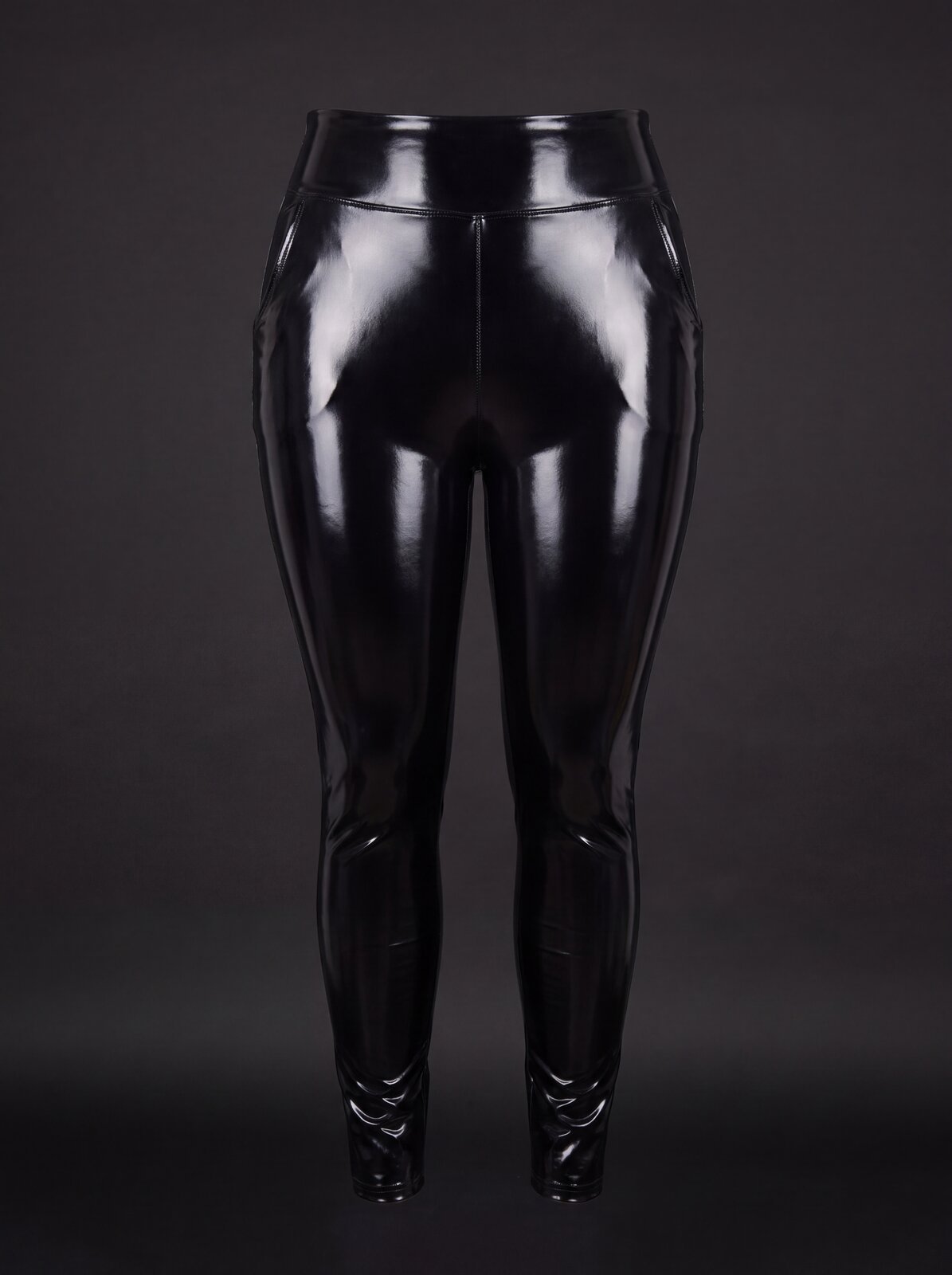 High-Waist Leggings in matte black latex